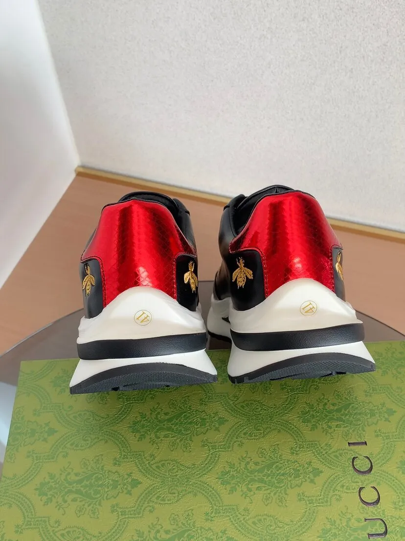 Factory price 420. The new high-quality GUCCI (Gucci) is launched simultaneously. The new men's shoes, 😘fabrics are selected from imported cowhide, and the lining is sheepskin lining. 👍🏿 High-end ☄️ air-cushion molded anti-slip rubber outsole, exquisite lines, simple and elegant, comfortable and high-end for leisure travel. Code number: 38 to 44 (45 can be customized and cannot be returned or exchanged)